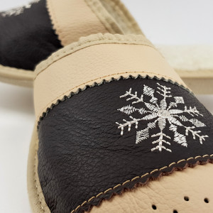 Papuci de Casa din Piele Imblaniti cu Lana Model 'Snow in December' Creamy