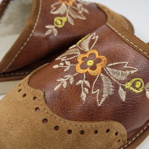 Papuci de Casa din Piele Imblaniti cu Lana de Oaie Model 'London Brogue Brown' Winter