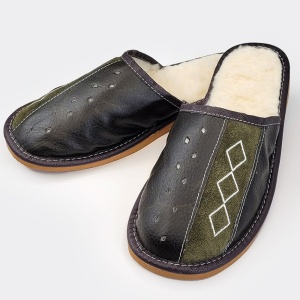Papuci de Casa din Piele Model 'Geometric Aproch Soft' Brown Green - Prezentare din semiprofil.