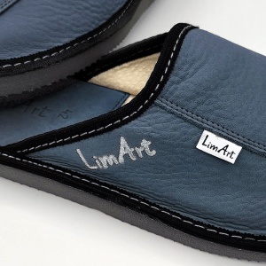 Papuci de Casa din Piele cu Talpa Groasa, Model 'Luxury Man' Classic Blue - Prezentare detalii brand logo  papuci.
