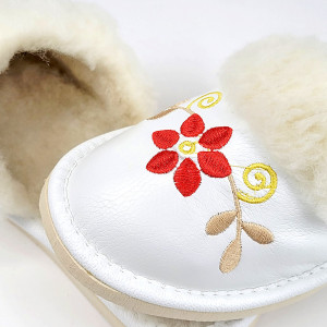 Papuci de Casa Dama Imblaniti cu Lana de Oaie Model 'FairyLand' White