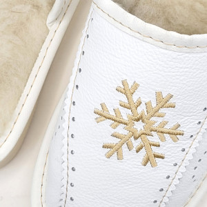 Papuci de Casa Dama Imblaniti cu Lana de Oaie Model 'Frozen Winter' White