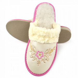 Papuci de Casa Dama Imblaniti cu Lana de Oaie Model 'Pearl Pink' 