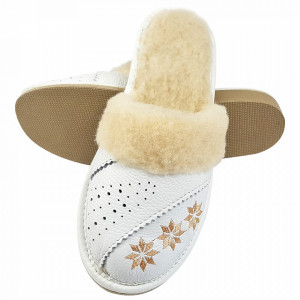 Papuci de Casa Dama Imblaniti cu Lana de Oaie Model 'Spirit of Winter' White