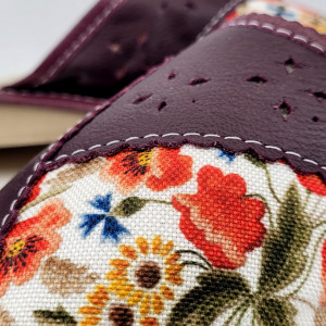 Papuci de Casa din Piele Imblaniti cu Lana Model 'Walking on Flowers'