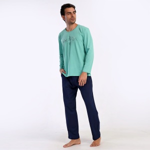 Pijama Bumbac 100% pentru Bărbați, Vienetta | MAN Model 'Dream City' - Prezentare pijama vedere din lateral.