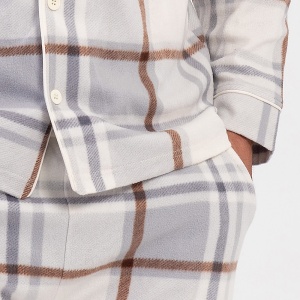 Pijama cu Nasturi din Flanel (Polar) Vienetta , Model 'Houston' - Prezentare pijama detaliu buzunar.