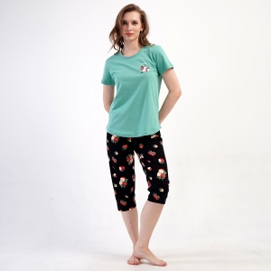 Pijama Damă din Bumbac 100% Vienetta, Model 'Strawberry' | Confort Răcoros și Stil Vesel cu Pantalon 3/4