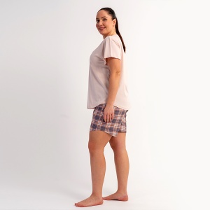 Pantaloni scurți cu imprimeu în carouri și betelie elastică pentru o așezare optimă pe siluetă.