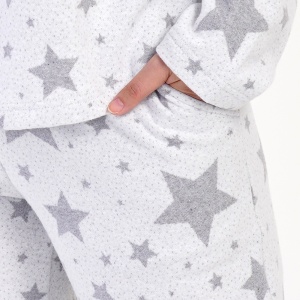 Pijama Dama Mărimi Mari din Bumbac Interlok Vienetta, Model 'Jakard'. Prezentare pijama detaliu buzunar.