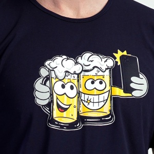 Pijamale Bărbați cu Pantalon Scurt Vienetta|MAN 'Selfie with Beer' Blue - Prezentare imprimeu bluza.