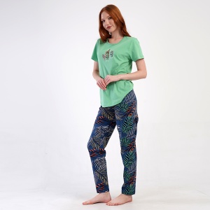 Pijamale Dama din Bumbac 100% Vienetta, Model 'Most Alive' - Prezentare pijama vedere din semiprofil.