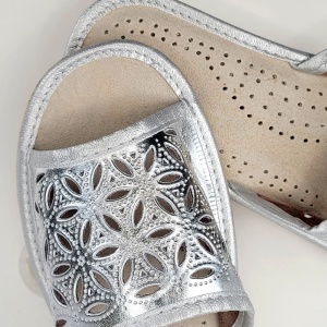 Papuci de Casă din Piele Culoare Argintiu Model 'Elaborate Patrol' Silver - Prezentare detalii.