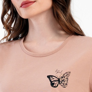 Pijama Damă din Bumbac 100% Vienetta, Model 'Free Soul' - Prezentare detaliu imprimeu bluza.