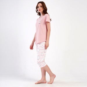 Pijamale Dama din Bumbac 100% Vienetta, Model 'Love Story'. Prezentare pijama din lateral.