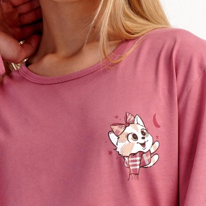 Pijama Damă din Bumbac Interlock 100% Vienetta, Model 'Sweets' - Prezentare piajama detaliu imprimeu bluza.