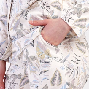 Pijama cu Nasturi Damă din Bumbac 100% Vienetta Model 'Pretty' - Prezentare pijama detaliu buzunar.