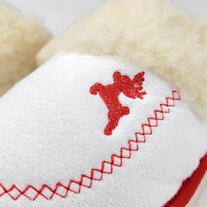 Papuci de Casă Damă Plușați și Îmblăniți cu Lână Model 'Winter Mood' - Prezentare broderie papuci.