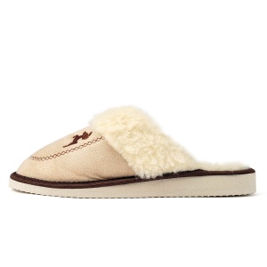Papuci de Casă Damă Plușați și Îmblăniți cu Lână Model 'Winter Mood' Cream - Prezentare cu vedere din lateral.