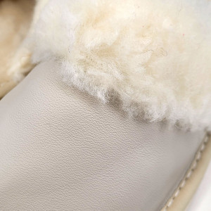 Papuci de Casa Dama Imblaniti cu Lana de Oaie Model 'Joy Season' Cream
