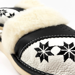Papuci de Casa Dama Imblaniti cu Lana de Oaie Model 'Spirit of Winter' Black