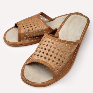 Eleganță și relaxare: descoperă confortul modelului Summer Circles în nuanța Light Brown.