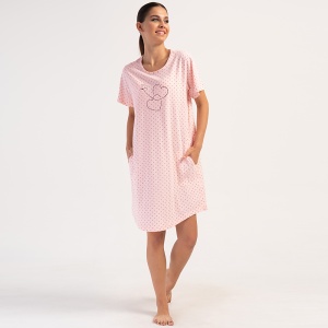 Camasă de Noapte Mărimi Mari din Bumbac 100% Vienetta Model 'Libre Baby Pink'. Prezentare din față.