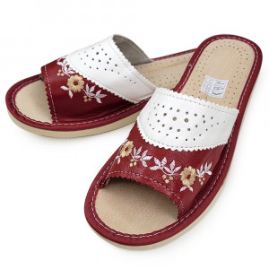 Papuci de casă eleganți din piele roșu/alb pentru femei, model Cotton. Culoare negru, design elegant cu broderie florală și perforații decupate.