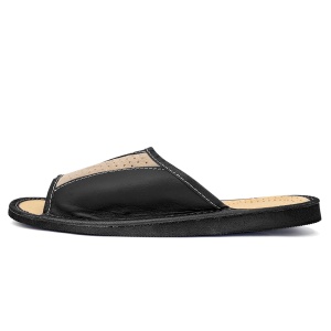 Papuci de Casa din Piele Model 'Steady Ground' Black - Prezentare papuci din lateral.