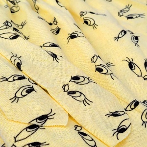 Pantaloni Damă Pijama Serena Model 'Hey Tweety' | Lejeritate si Buna Dispoziție. Prezentare detaliu imprimeu.