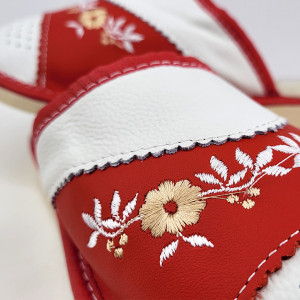 Papuci de Casa Dama Imblaniti cu Lana de Oaie Model 'Soul Flowers' Red
