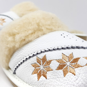 Papuci de Casa Dama Imblaniti cu Lana de Oaie Model 'Spirit of Winter' White