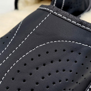 Papuci de Casa din Piele Imblaniti cu Lana Culoare Negru Model 'Deep Black'