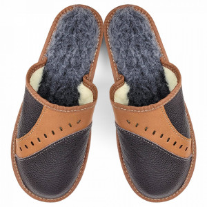 Papuci de Casa din Piele Imblaniti cu Lana Naturala Model 'Highlander Winter'