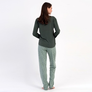 Vedere din spate a pijamalei de damă Vienetta 'Adventure' Dark Green, evidențiind croiala lejeră.