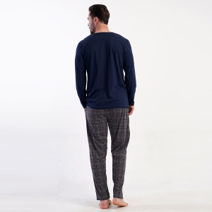 Pijamale Bărbați Confortabile Vienetta | MAN Model 'Future | World Wide' Blue-Prezentare pijama din spate.