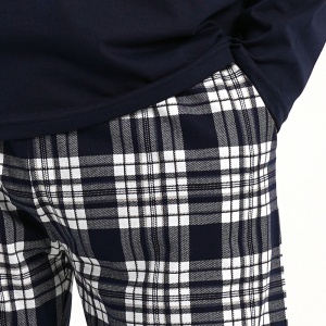 Pijamale Bărbați Mărimi Mari Vienetta | MAN Model 'Privilege' Dark Blue - Prezentare pijama detaliu buzunar .