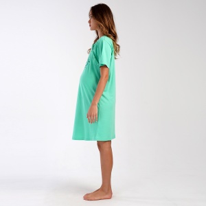 Camasa Gravide si Alaptat cu Nasturi Vienetta Model 'Grow Positive Thoughts' Green. Prezentare din lateral.