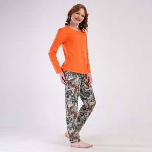 Pijama Damă din Bumbac 100% Vienetta, Model 'Be the Change' - Prezentare pijama din lateral.