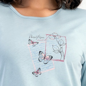 Pijama Damă din Bumbac 100% Vienetta, Model 'Positive Mind' - Prezentare pijama detaliu imprimeu și decolteu.