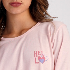 Pijamale Dama din Bumbac 100% Vienetta, Model 'Live the Dream' Pink. Prezentare pijama detaliu imprimeu piept.