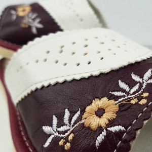 Papuci de Casa Dama Material Piele Culoare Visiniu/Alb Model 'Enkanta Beauty'