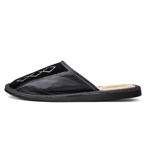 Papuci de Casa din Piele Neagră Model 'Geometric Aproch' Black | Confort și Stil, Design Modern. Prezentare din lateral.