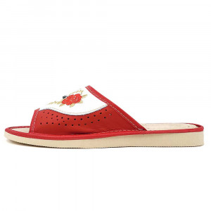 Papuci de casă eleganți din piele roșie și albă, modelul "Te Iubesc Bunică".