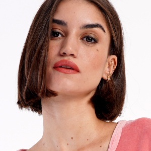Halat Damă cu Fermoar Mărimi Mari Soft Velur Vienetta 'Blush' - Prezentare model.