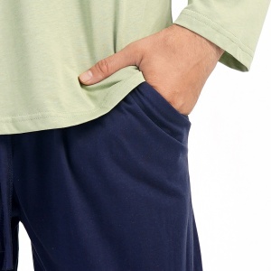 Pijamale Bărbați din Bumbac 100% Vienetta | MAN Model 'Hope Dream Future'. Prezentare pijama detaliu buzunar pantalon.