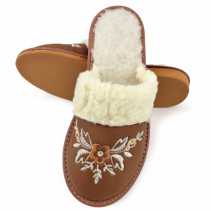 Papuci de Casa Dama Imblaniti cu Lana de Oaie Model 'Akna Rogue' Brown