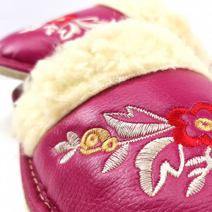 Papuci de Casa Dama Imblaniti cu Lana de Oaie Model 'Akna Rogue' Lilac Winter