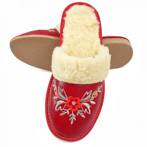 Papuci de Casa Dama Imblaniti cu Lana de Oaie Model 'Akna Rogue' Red Winter