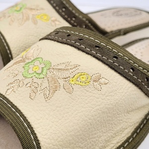 Papuci de Casă Damă Piele Naturală 'Mehar Green' - Prezentare papuci detaliu broderie.